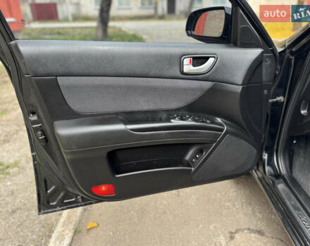 Чорний Хендай Соната, об'ємом двигуна 2 л та пробігом 266 тис. км за 6500 $, фото 18 на Automoto.ua