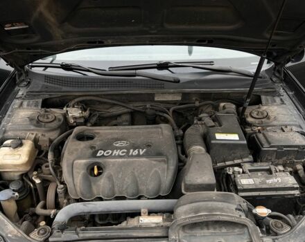 Черный Хендай Соната, объемом двигателя 2.4 л и пробегом 380 тыс. км за 5250 $, фото 2 на Automoto.ua