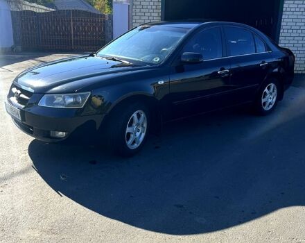 Черный Хендай Соната, объемом двигателя 2 л и пробегом 265 тыс. км за 5700 $, фото 3 на Automoto.ua
