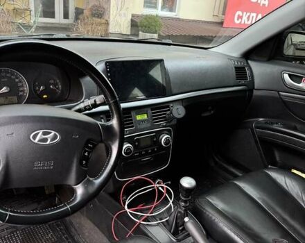 Черный Хендай Соната, объемом двигателя 2.4 л и пробегом 214 тыс. км за 7000 $, фото 12 на Automoto.ua