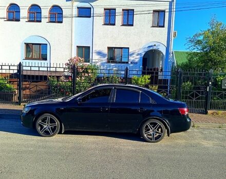 Черный Хендай Соната, объемом двигателя 2 л и пробегом 320 тыс. км за 6200 $, фото 6 на Automoto.ua