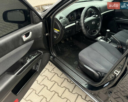 Черный Хендай Соната, объемом двигателя 2 л и пробегом 239 тыс. км за 5200 $, фото 22 на Automoto.ua