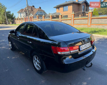Черный Хендай Соната, объемом двигателя 2 л и пробегом 259 тыс. км за 5199 $, фото 4 на Automoto.ua