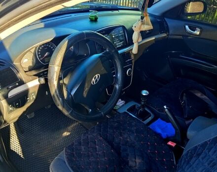 Черный Хендай Соната, объемом двигателя 2 л и пробегом 320 тыс. км за 6200 $, фото 4 на Automoto.ua