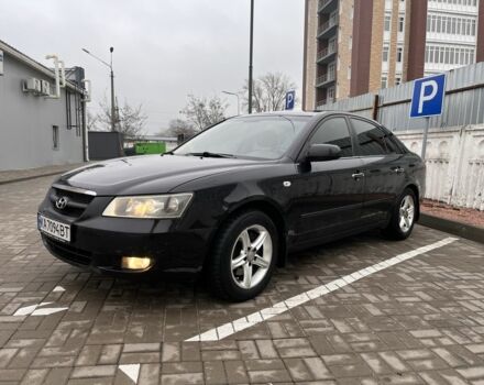 Черный Хендай Соната, объемом двигателя 2.4 л и пробегом 380 тыс. км за 5250 $, фото 4 на Automoto.ua