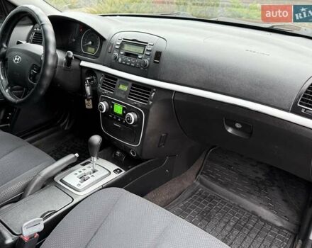 Черный Хендай Соната, объемом двигателя 2 л и пробегом 217 тыс. км за 6200 $, фото 49 на Automoto.ua