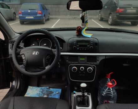 Черный Хендай Соната, объемом двигателя 2 л и пробегом 244 тыс. км за 6000 $, фото 7 на Automoto.ua