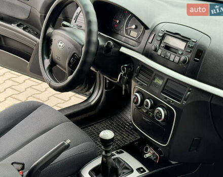Черный Хендай Соната, объемом двигателя 2 л и пробегом 239 тыс. км за 5200 $, фото 38 на Automoto.ua