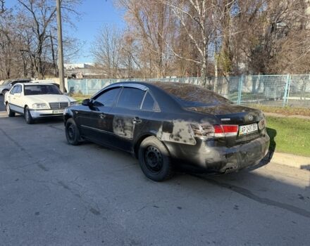 Чорний Хендай Соната, об'ємом двигуна 2 л та пробігом 240 тис. км за 1999 $, фото 2 на Automoto.ua