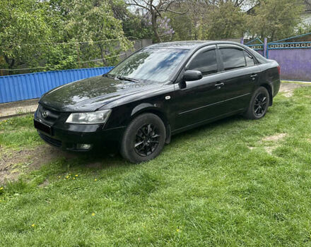 Чорний Хендай Соната, об'ємом двигуна 2 л та пробігом 300 тис. км за 5300 $, фото 3 на Automoto.ua