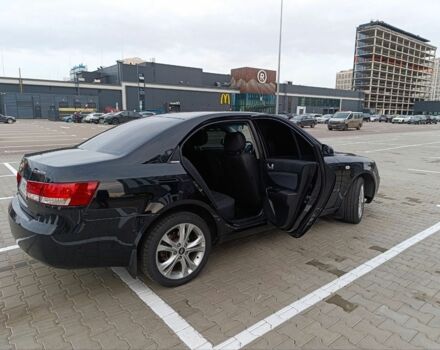 Черный Хендай Соната, объемом двигателя 2 л и пробегом 242 тыс. км за 5750 $, фото 16 на Automoto.ua