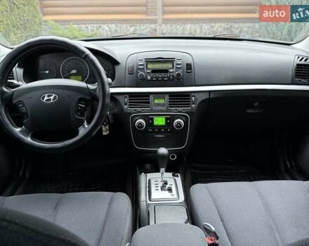 Черный Хендай Соната, объемом двигателя 2 л и пробегом 217 тыс. км за 6200 $, фото 51 на Automoto.ua