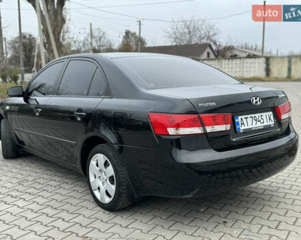 Черный Хендай Соната, объемом двигателя 2 л и пробегом 239 тыс. км за 5200 $, фото 6 на Automoto.ua