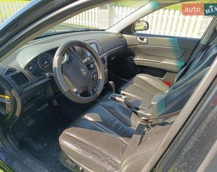 Чорний Хендай Соната, об'ємом двигуна 2 л та пробігом 240 тис. км за 5500 $, фото 6 на Automoto.ua