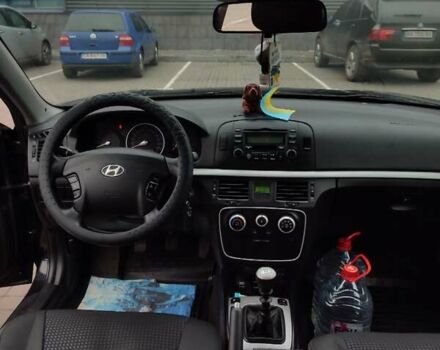 Черный Хендай Соната, объемом двигателя 2 л и пробегом 244 тыс. км за 6000 $, фото 7 на Automoto.ua