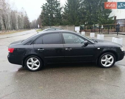 Черный Хендай Соната, объемом двигателя 2.4 л и пробегом 350 тыс. км за 7000 $, фото 3 на Automoto.ua