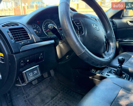 Черный Хендай Соната, объемом двигателя 2 л и пробегом 259 тыс. км за 5199 $, фото 9 на Automoto.ua