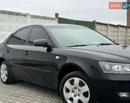 Черный Хендай Соната, объемом двигателя 2 л и пробегом 239 тыс. км за 5200 $, фото 15 на Automoto.ua