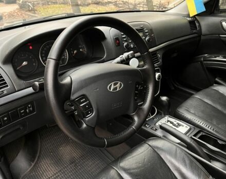 Черный Хендай Соната, объемом двигателя 2.4 л и пробегом 380 тыс. км за 5250 $, фото 3 на Automoto.ua