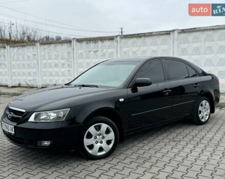 Черный Хендай Соната, объемом двигателя 2 л и пробегом 239 тыс. км за 5200 $, фото 3 на Automoto.ua