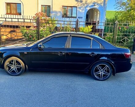 Черный Хендай Соната, объемом двигателя 2 л и пробегом 320 тыс. км за 6200 $, фото 2 на Automoto.ua