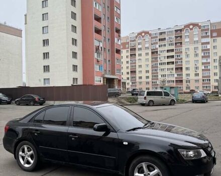 Черный Хендай Соната, объемом двигателя 2.4 л и пробегом 214 тыс. км за 7000 $, фото 1 на Automoto.ua