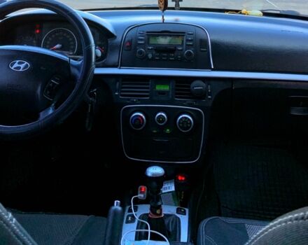 Черный Хендай Соната, объемом двигателя 2 л и пробегом 320 тыс. км за 5299 $, фото 9 на Automoto.ua