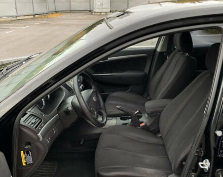 Чорний Хендай Соната, об'ємом двигуна 2 л та пробігом 150 тис. км за 6800 $, фото 31 на Automoto.ua