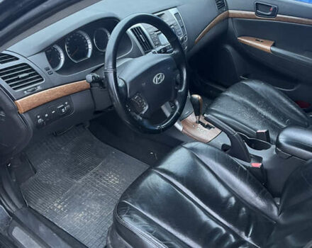 Чорний Хендай Соната, об'ємом двигуна 2.36 л та пробігом 220 тис. км за 3950 $, фото 7 на Automoto.ua
