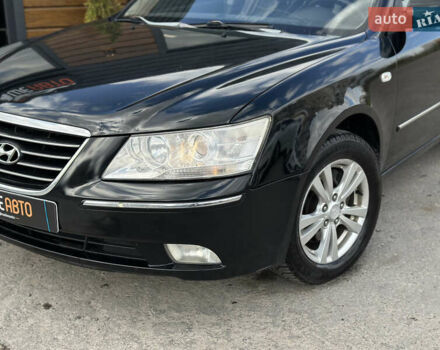 Черный Хендай Соната, объемом двигателя 2 л и пробегом 270 тыс. км за 5400 $, фото 2 на Automoto.ua