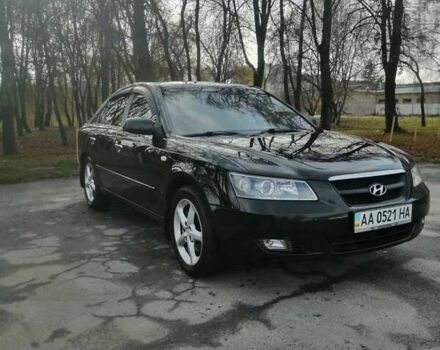 Черный Хендай Соната, объемом двигателя 2.4 л и пробегом 290 тыс. км за 5800 $, фото 3 на Automoto.ua