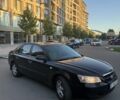 Черный Хендай Соната, объемом двигателя 2.4 л и пробегом 338 тыс. км за 5000 $, фото 2 на Automoto.ua