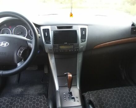 Чорний Хендай Соната, об'ємом двигуна 2.4 л та пробігом 235 тис. км за 5600 $, фото 6 на Automoto.ua