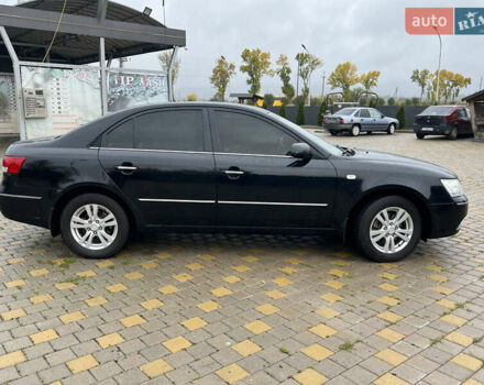 Чорний Хендай Соната, об'ємом двигуна 2 л та пробігом 281 тис. км за 5700 $, фото 3 на Automoto.ua
