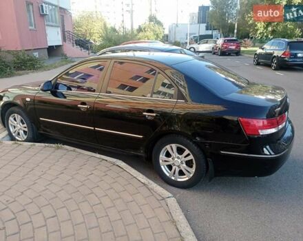 Черный Хендай Соната, объемом двигателя 2 л и пробегом 134 тыс. км за 7150 $, фото 2 на Automoto.ua