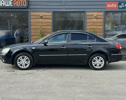 Черный Хендай Соната, объемом двигателя 2 л и пробегом 270 тыс. км за 5400 $, фото 8 на Automoto.ua