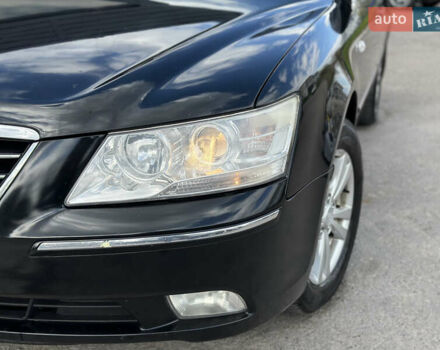 Черный Хендай Соната, объемом двигателя 2 л и пробегом 270 тыс. км за 5400 $, фото 3 на Automoto.ua