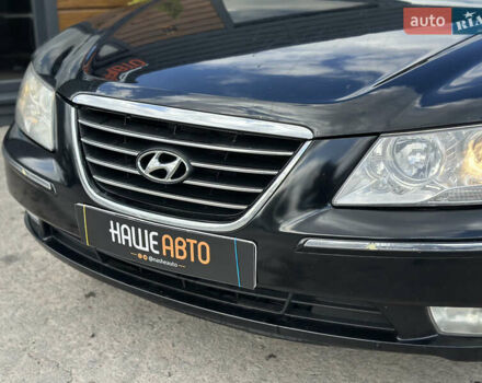 Черный Хендай Соната, объемом двигателя 2 л и пробегом 270 тыс. км за 5400 $, фото 4 на Automoto.ua