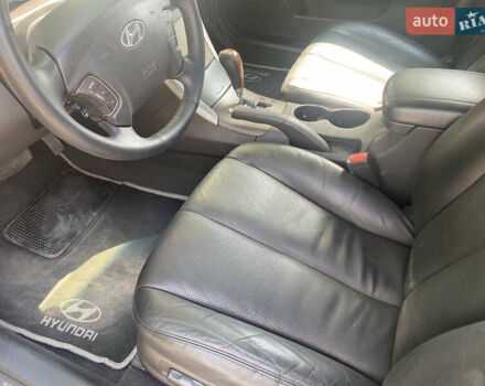 Чорний Хендай Соната, об'ємом двигуна 2.4 л та пробігом 190 тис. км за 6800 $, фото 9 на Automoto.ua