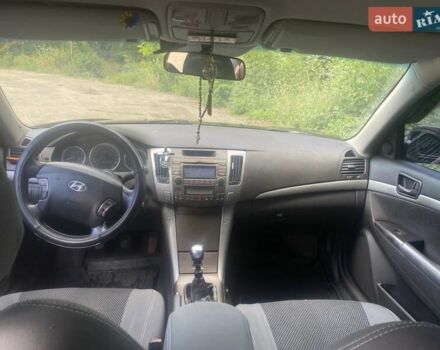 Чорний Хендай Соната, об'ємом двигуна 2 л та пробігом 285 тис. км за 5400 $, фото 9 на Automoto.ua