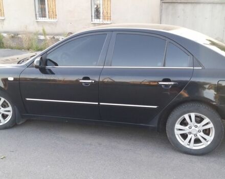 Чорний Хендай Соната, об'ємом двигуна 2.4 л та пробігом 235 тис. км за 5600 $, фото 2 на Automoto.ua