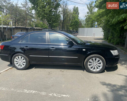 Чорний Хендай Соната, об'ємом двигуна 2.4 л та пробігом 190 тис. км за 6800 $, фото 3 на Automoto.ua