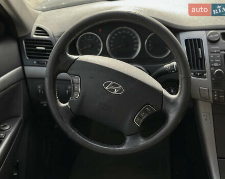 Черный Хендай Соната, объемом двигателя 2 л и пробегом 270 тыс. км за 5400 $, фото 29 на Automoto.ua