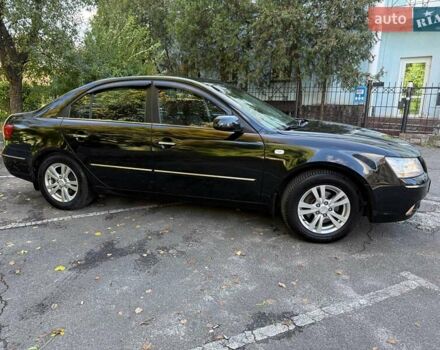 Чорний Хендай Соната, об'ємом двигуна 2 л та пробігом 109 тис. км за 6990 $, фото 3 на Automoto.ua