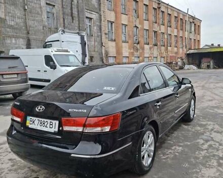 Черный Хендай Соната, объемом двигателя 2 л и пробегом 264 тыс. км за 5400 $, фото 5 на Automoto.ua