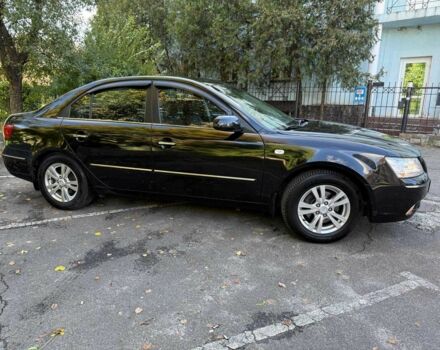 Чорний Хендай Соната, об'ємом двигуна 2 л та пробігом 109 тис. км за 6990 $, фото 3 на Automoto.ua