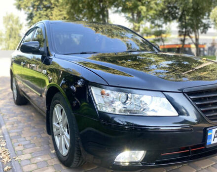 Черный Хендай Соната, объемом двигателя 2 л и пробегом 220 тыс. км за 6850 $, фото 4 на Automoto.ua