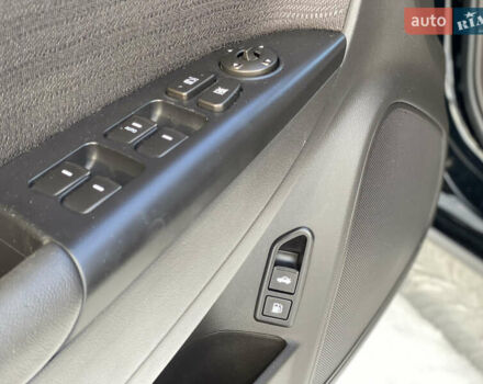 Черный Хендай Соната, объемом двигателя 2 л и пробегом 90 тыс. км за 9800 $, фото 5 на Automoto.ua