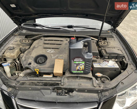 Черный Хендай Соната, объемом двигателя 3.3 л и пробегом 203 тыс. км за 8200 $, фото 3 на Automoto.ua