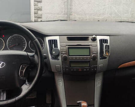 Черный Хендай Соната, объемом двигателя 2.4 л и пробегом 275 тыс. км за 6000 $, фото 12 на Automoto.ua